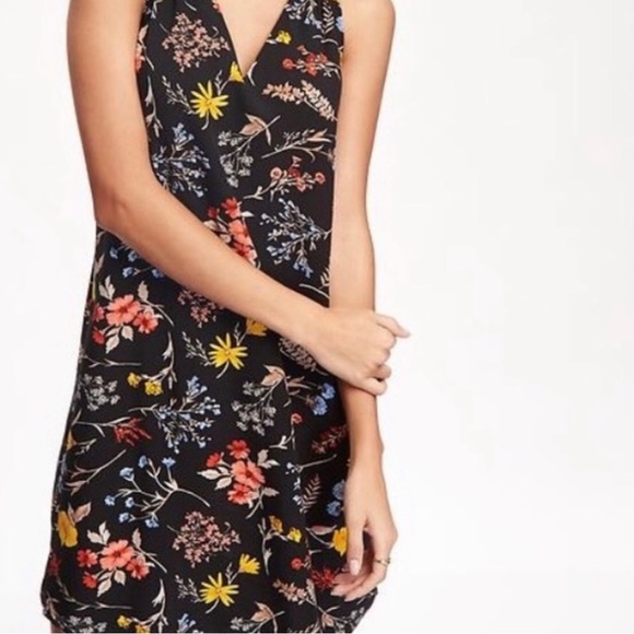 Old Navy Dresses & Skirts - Old Navy || Floral V-Neck Dress Size XS